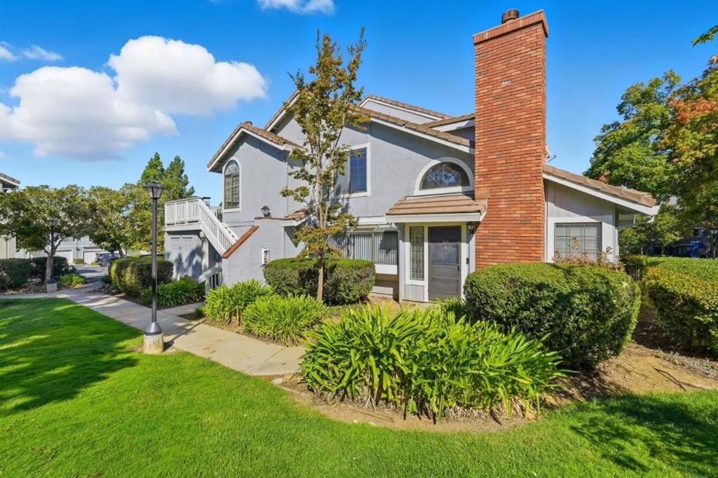 Photo of 2512 Yerba Hills Court, San Jose, CA 95121 (MLS # ML82025696)