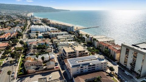 Tiny photo for 512 Esplanade #303, Redondo Beach, CA 90277 (MLS # PV25227212)