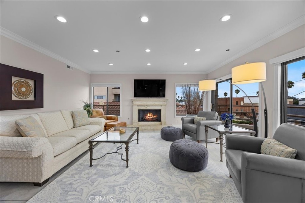 512 Esplanade 303