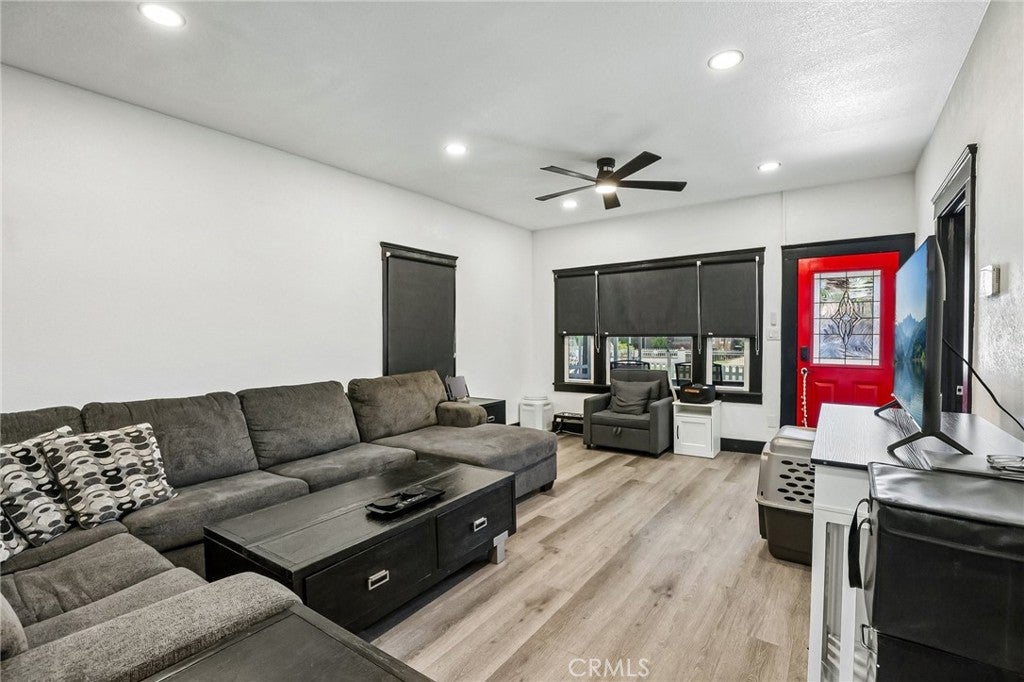 1127 W 5th