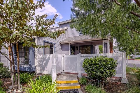 302 Monroe Court Azusa CA 91702