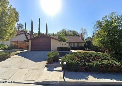 Photo of 28910 Calabria Drive, Agoura Hills, CA 91301 (MLS # 226001821)