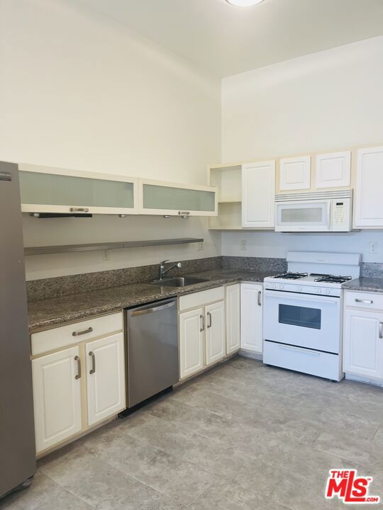 Properties 3 1912 Broadway 107