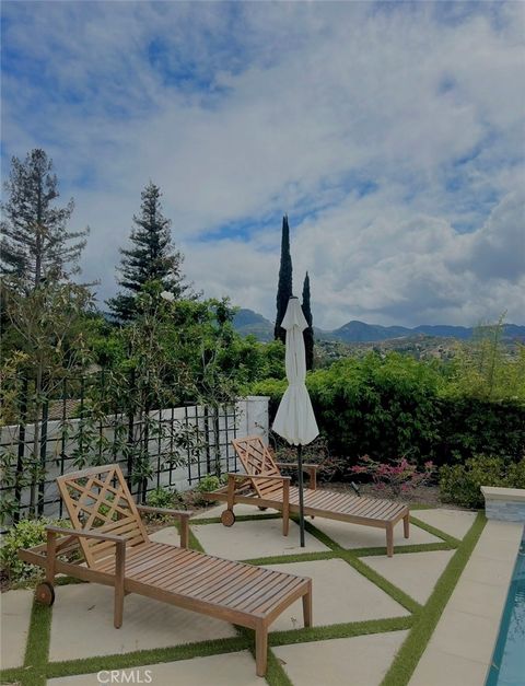 Photo of 869 Rim Crest DR, Westlake Village, CA 91361 (MLS # SR26097529)