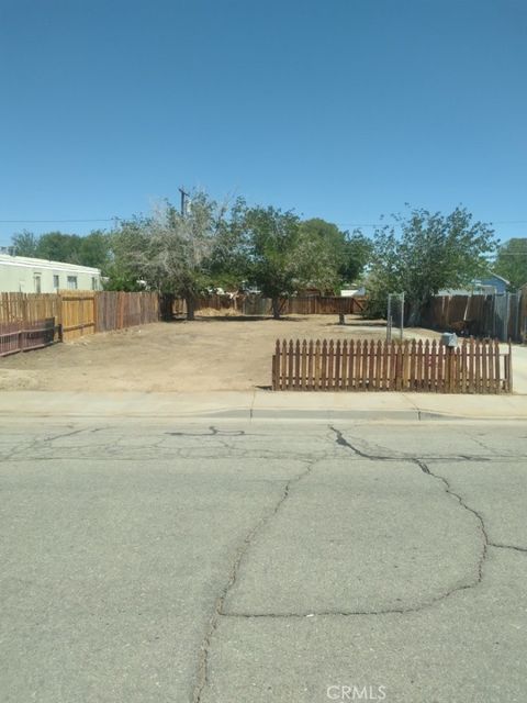 Photo of 1320 W Saint George Avenue, Ridgecrest, CA 93555 (MLS # SR25168946)