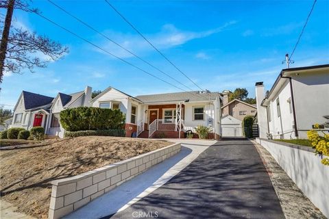 Photo of 2167 E Chevy Chase Dr, Glendale, CA 91206 (MLS # SR26063401)