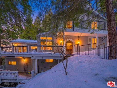 Photo of 233 Corona Circle, Lake Arrowhead, CA 92352 (MLS # 26992881)