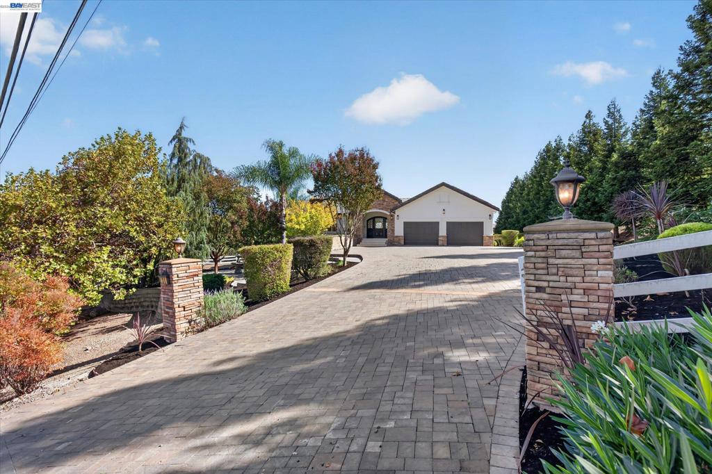 31 Hidden Hills Pl