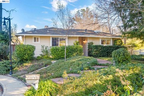 Photo of 851 Luz Ct Ct, Danville, CA 94526 (MLS # 41123003)