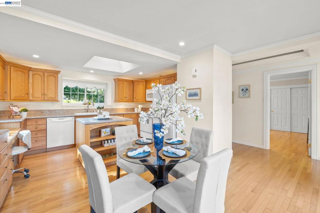 851 Luz Ct