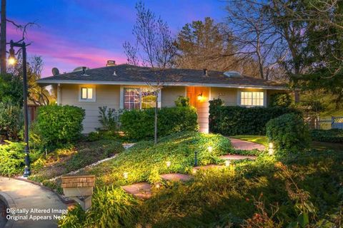 Photo of 851 Luz Ct Ct, Danville, CA 94526 (MLS # 41123003)