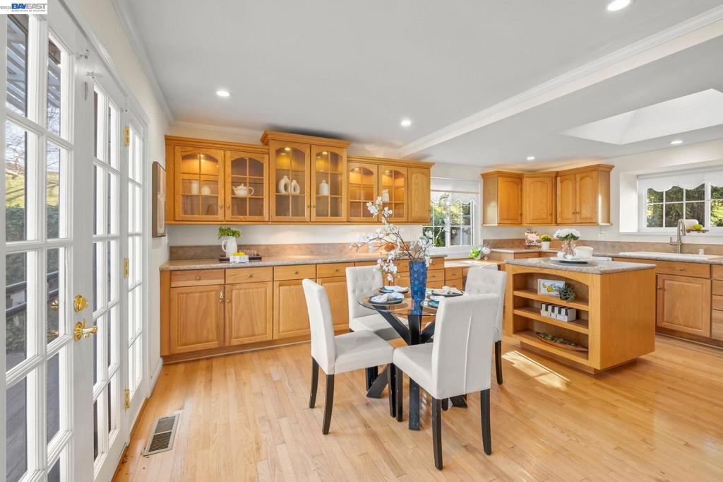 851 Luz Ct