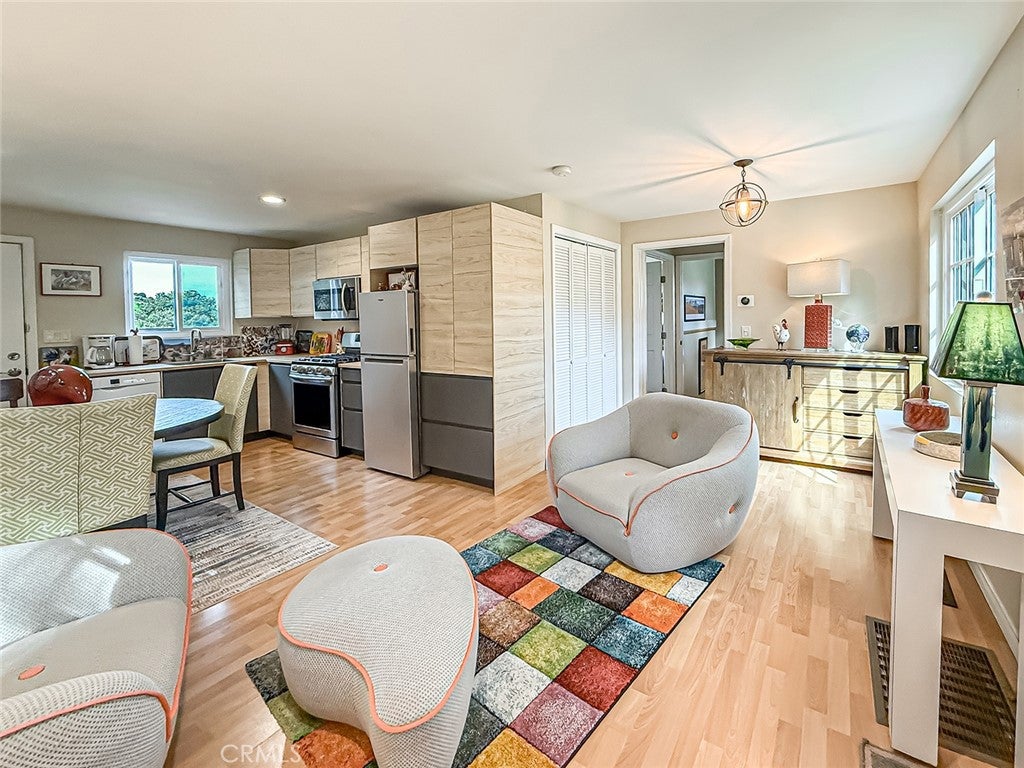 1059 Alta Vista
