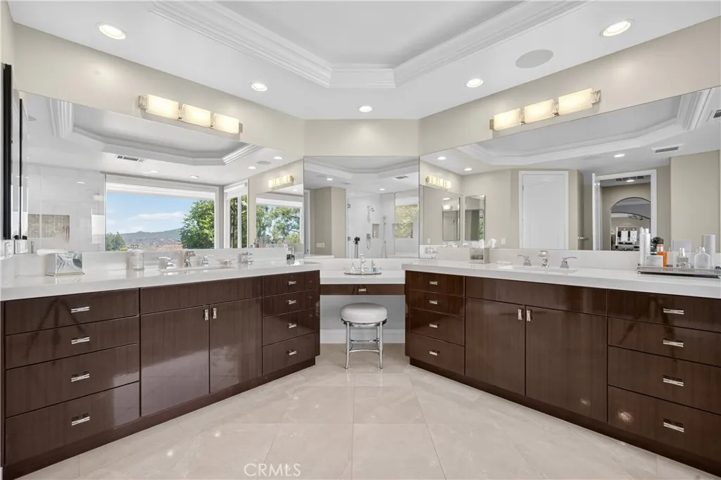 Calabasas, California 91302, United States, 5 Bedrooms Bedrooms, ,5 BathroomsBathrooms,Residential,Active,171966