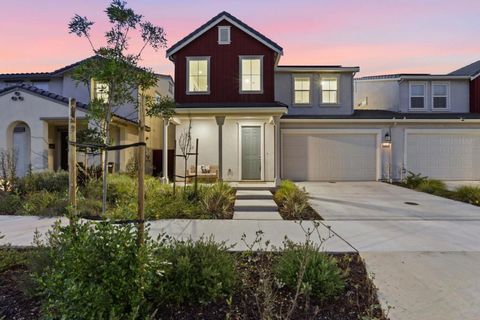 Photo of 1619 Santiago Court, Gilroy, CA 95020 (MLS # ML82045622)