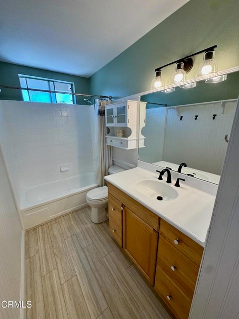 Tiny photo for 1136 Acadia Place #4, Ventura, CA 93003 (MLS # V1-38774)