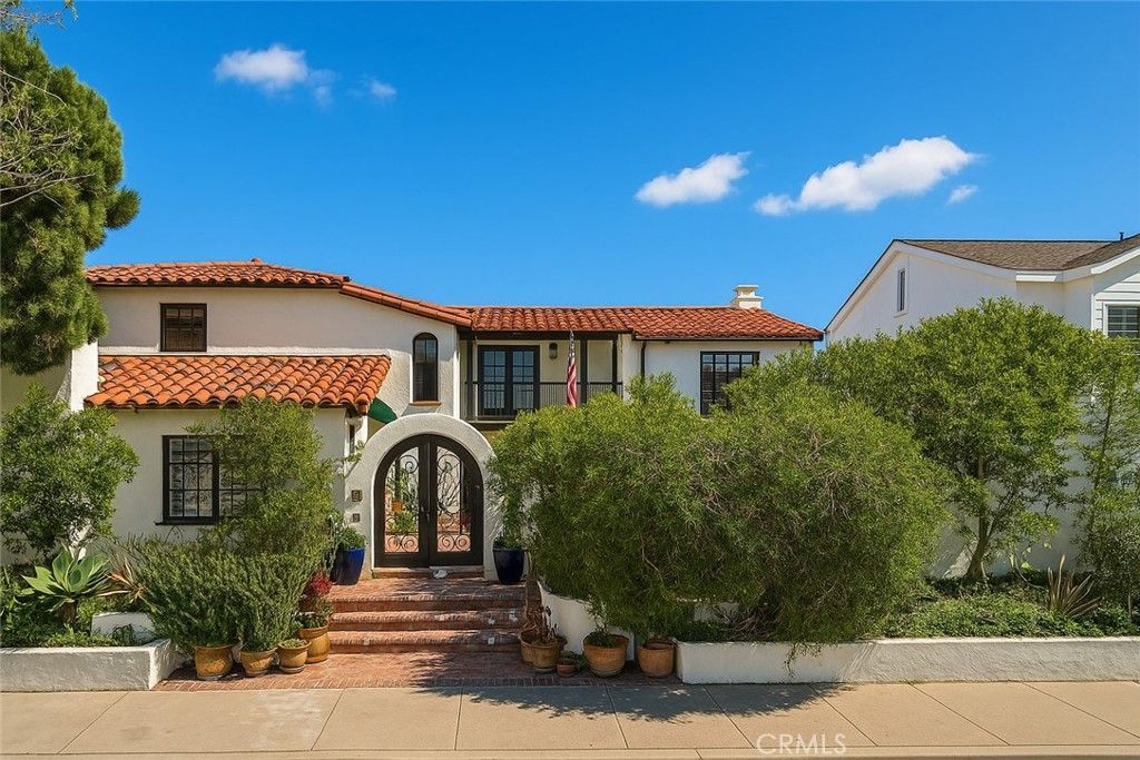 Photo of 1585 E Ocean Blvd, Newport Beach, CA 92661 (MLS # PW25264664)