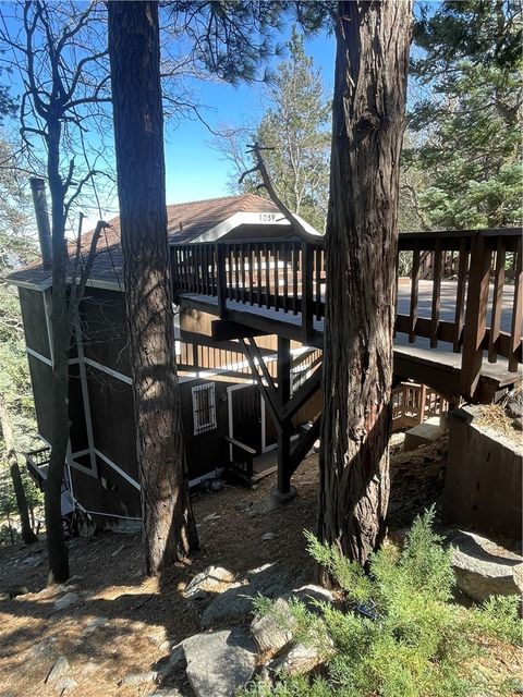 Photo of 1059 Mercury Way, Crestline, CA 92325 (MLS # IG26077773)