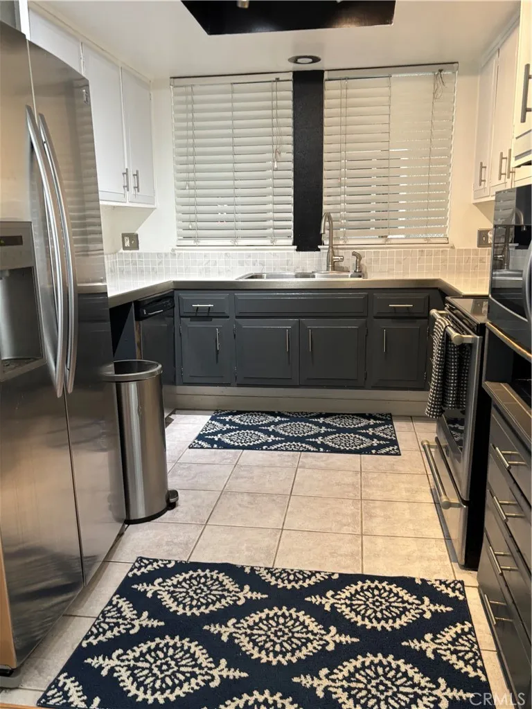 Seal Beach, California 90740, United States, 2 Bedrooms Bedrooms, ,2 BathroomsBathrooms,Residential,Pending,201134