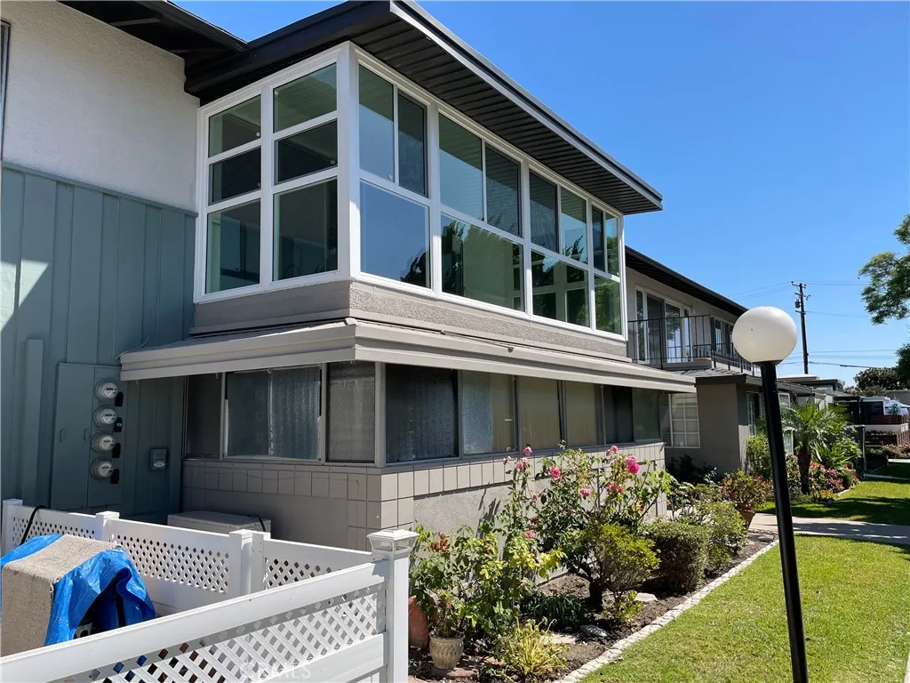 Seal Beach, California 90740, United States, 2 Bedrooms Bedrooms, ,2 BathroomsBathrooms,Residential,Pending,201134