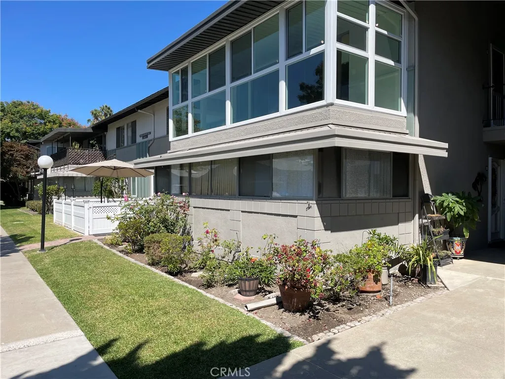 Seal Beach, California 90740, United States, 2 Bedrooms Bedrooms, ,2 BathroomsBathrooms,Residential,Pending,201134