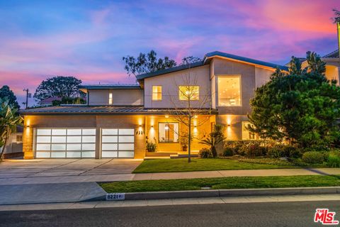 Photo of 8221 Tuscany Avenue, Playa Del Rey, CA 90293 (MLS # 26660801)