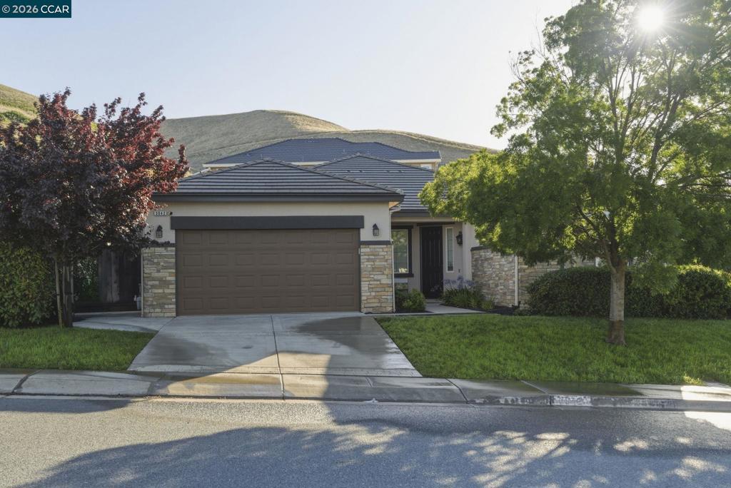 3042 Barranca Dr