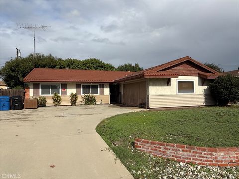 Photo of 1751 E Jefferson Avenue, Pomona, CA 91767 (MLS # SR26069933)