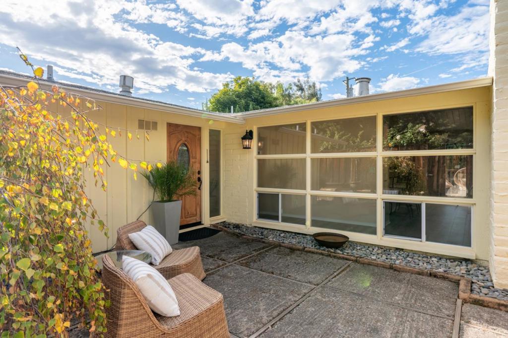 5 Laurel Drive