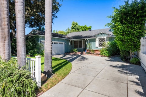 Photo of 12609 Milbank Street, Studio City, CA 91604 (MLS # SR26226254)