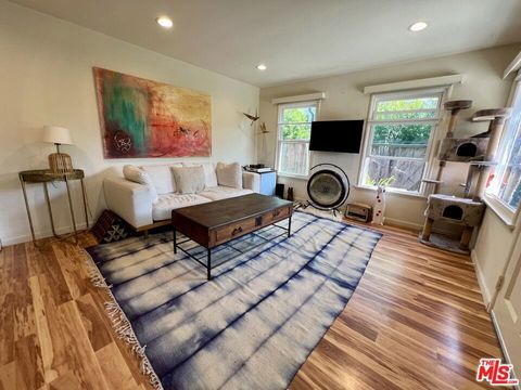 Photo of 943 Indiana Avenue, Venice, CA 90291 (MLS # 26833631)