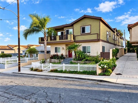 Photo of 2516 Gates AVE, Redondo Beach, CA 90278 (MLS # SB26220921)
