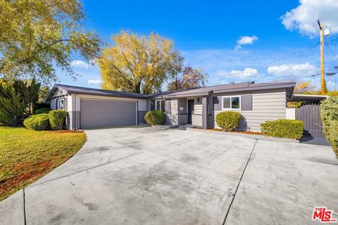 Photo of 665 W Avenue J12, Lancaster, CA 93534 (MLS # 25623569)