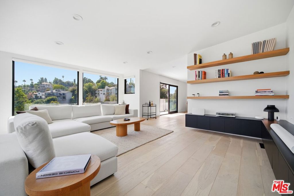 Photo of 21520 Marchena Street, Woodland Hills, CA 91364 (MLS # 26674149)