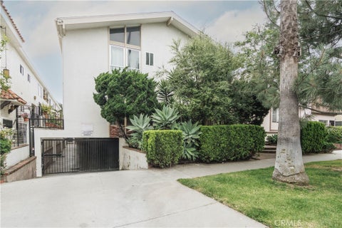 Photo of 1122 9th Street St #2, Santa Monica, CA 90403 (MLS # IV26167182)