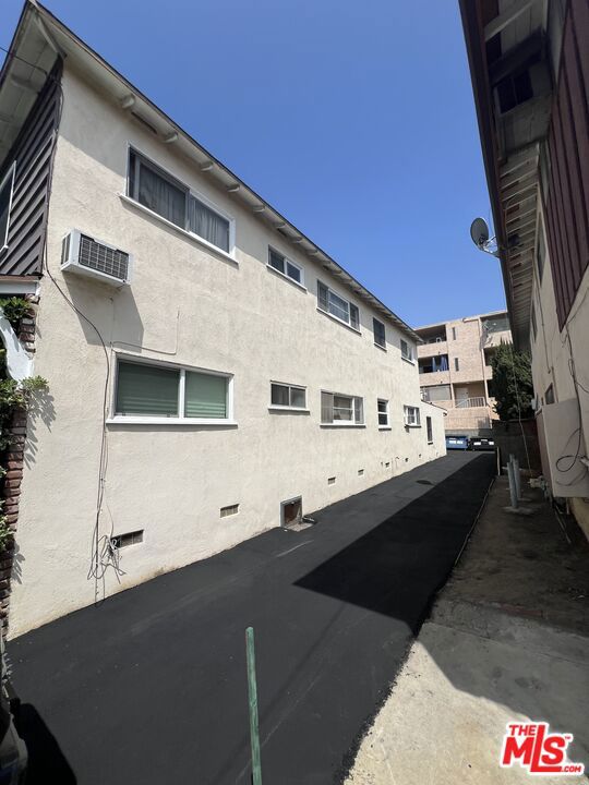 5214 Wilkinson Avenue