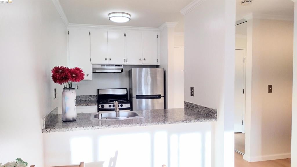 288 Whitmore St 212