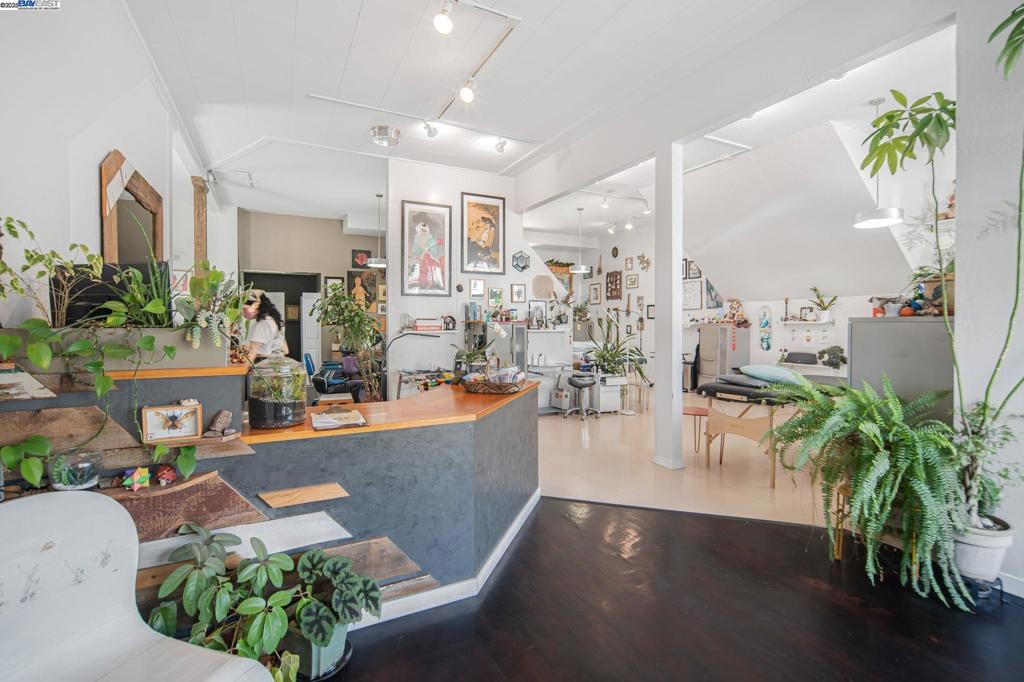 ELMWOOD - Residential Income