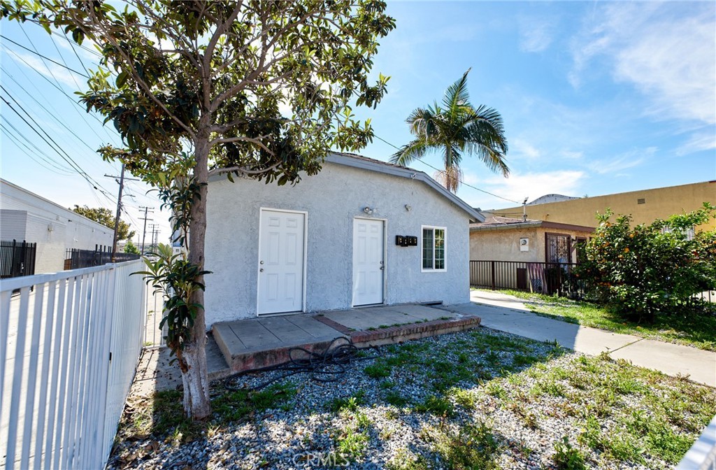 2514 Clarendon Avenue