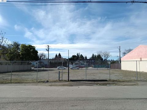 Photo of 22836 22836 Watkins St St, Hayward, CA 94541 (MLS # 41124936)