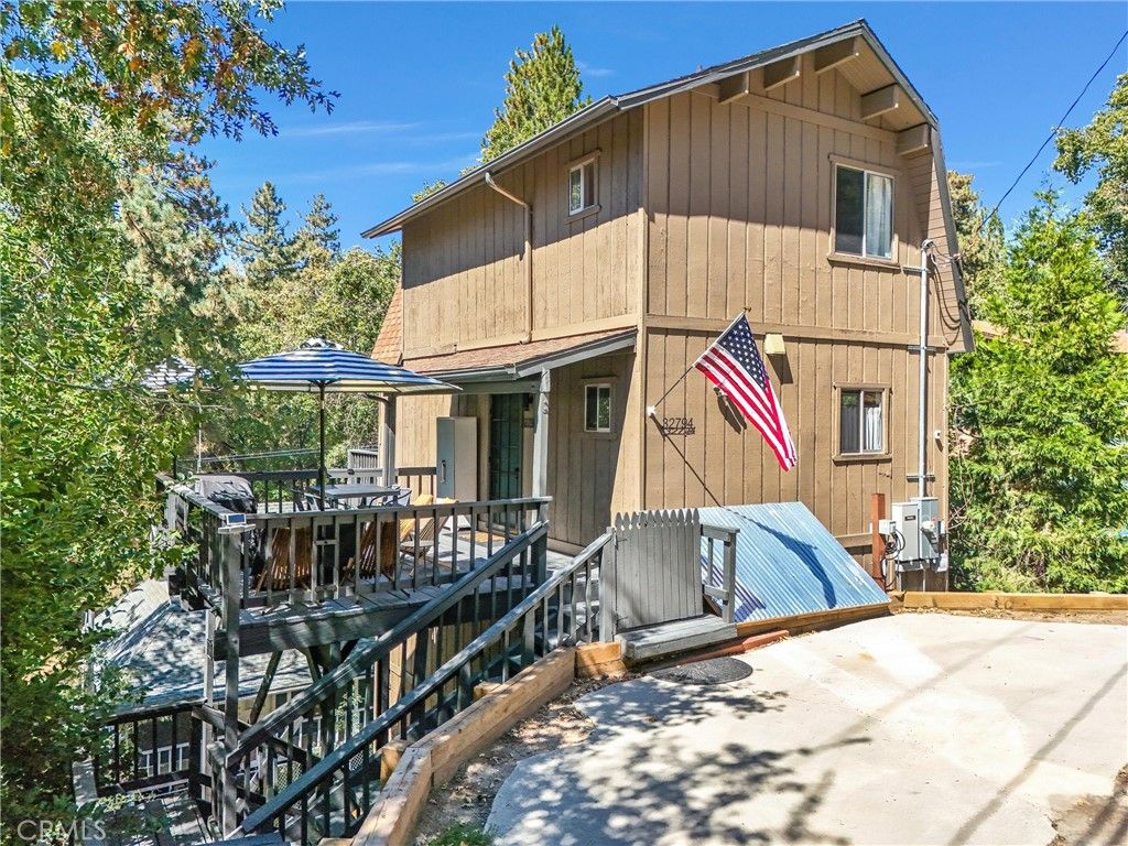 Photo of 32794 Cougar Lane, Arrowbear, CA 92382 (MLS # TR26039223)