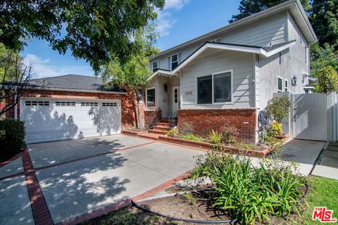 Photo of 2332 Castle Heights Avenue, Los Angeles, CA 90034 (MLS # 26657147)