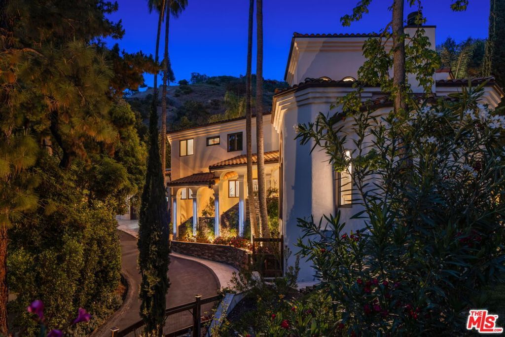 Photo of 2468 Coldwater Canyon Drive, Beverly Hills, CA 90210 (MLS # 26713605)