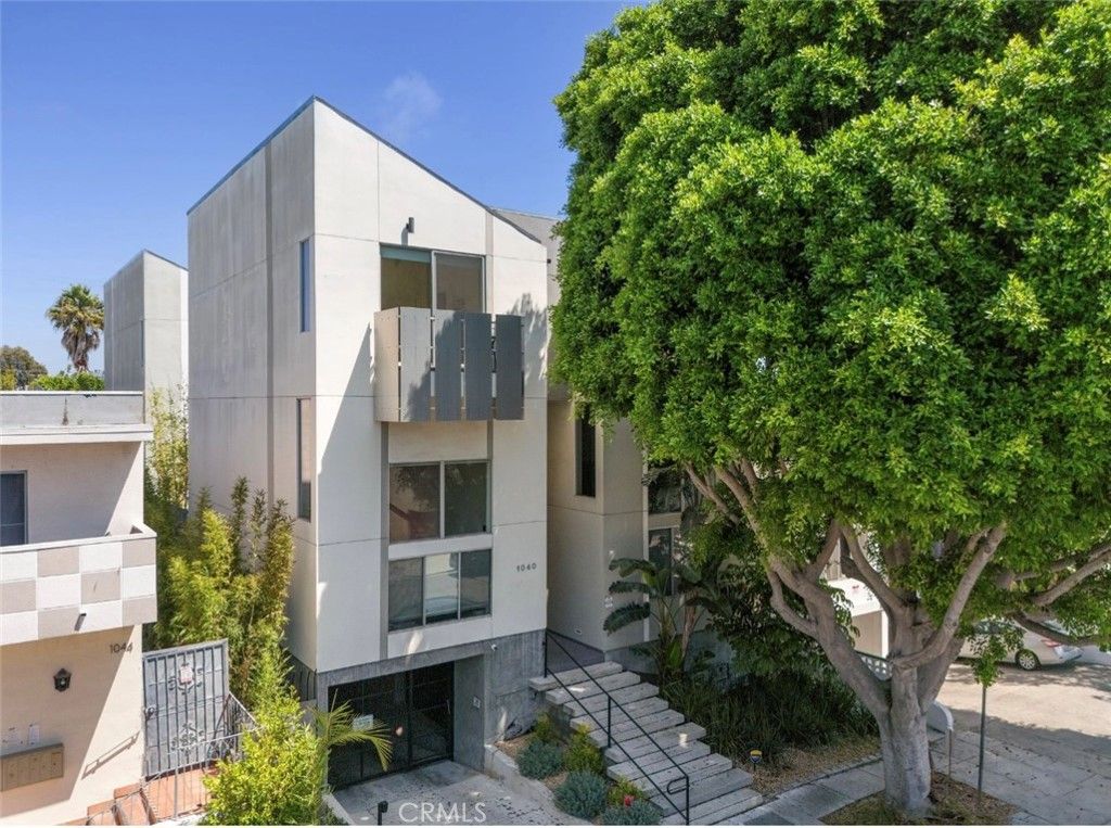Photo of 1040 N Curson Avenue #3, West Hollywood, CA 90046 (MLS # SR25187526)