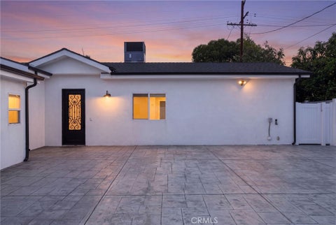 Photo of 7819 Genesta Avenue, Lake Balboa, CA 91406 (MLS # SR26228102)