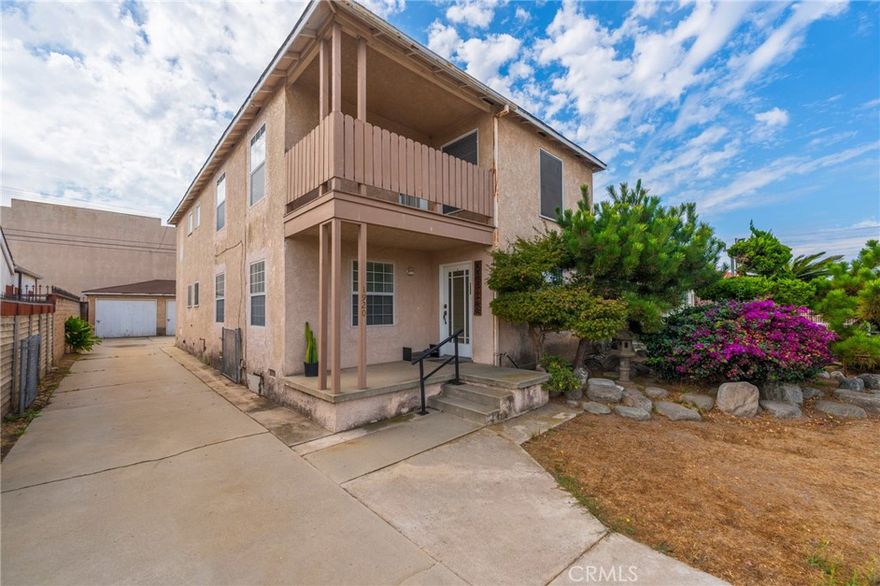 This well-designed, spacious duplex offers two separate units, one unit above the other—perfect for multi-generational families or rental income. Each unit features 3 bedrooms and 1 bathroom, providing plenty of living space. The upstairs unit includes a bonus room, offering flexibility as an office, playroom, or an additional bedroom. Located just minutes from SoFi Stadium, LAX, shopping, dining and entertainment, with easy access to major freeways. This duplex is a rare opportunity to enjoy convenience, comfort and potential income.