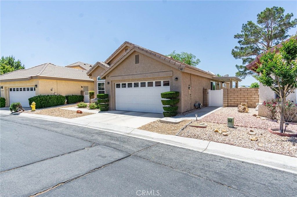 Photo of 11342 Sawgrass Bnd, Apple Valley, CA 92308 (MLS # HD26095678)