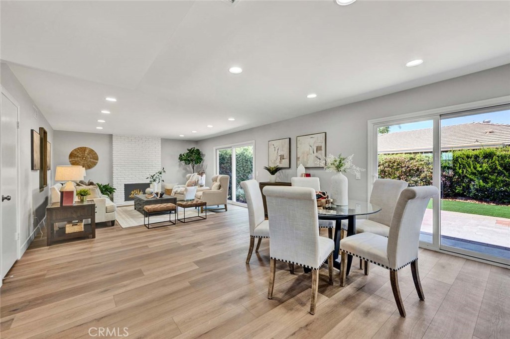 709 E Meadowbrook Avenue