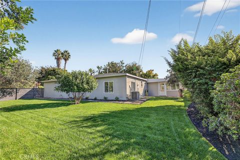 Photo of 302 Cleveland Dr, Huntington Beach, CA 92648 (MLS # OC25240859)