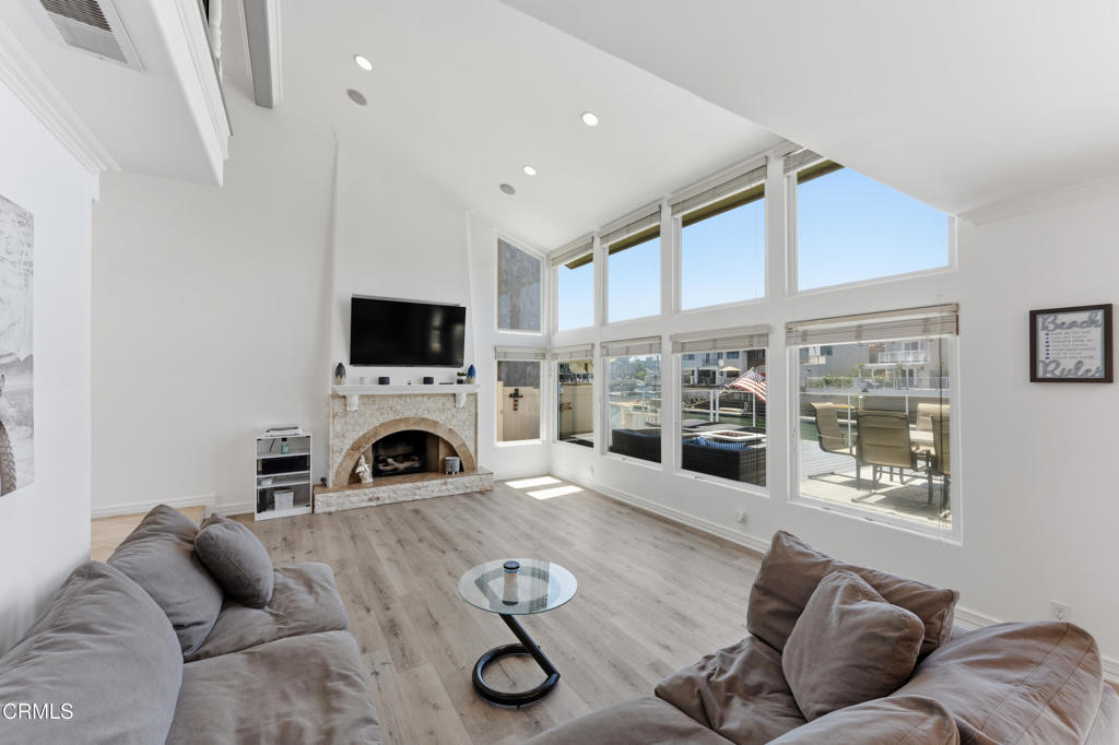 Oxnard, California, 93035, United States, 3 Bedrooms Bedrooms, ,3 BathroomsBathrooms,Residential,Active,2041442